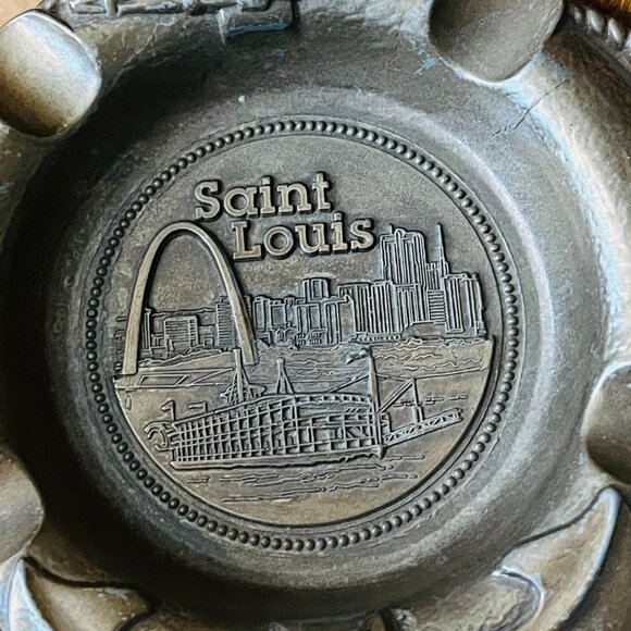 VTG Pewter Souvenir ashtray from St. Louis - Picture 9 of 10